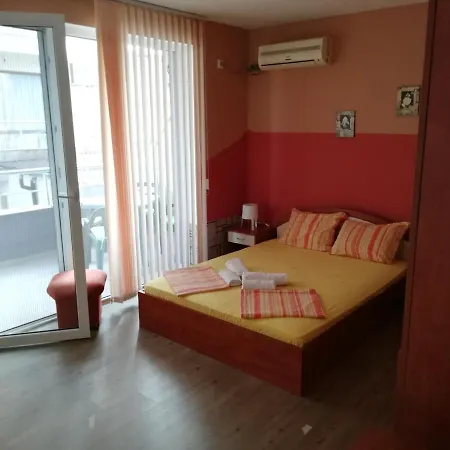 Ξενοδοχείο με διαμερίσματα New Purple Building Kiten (Burgas)